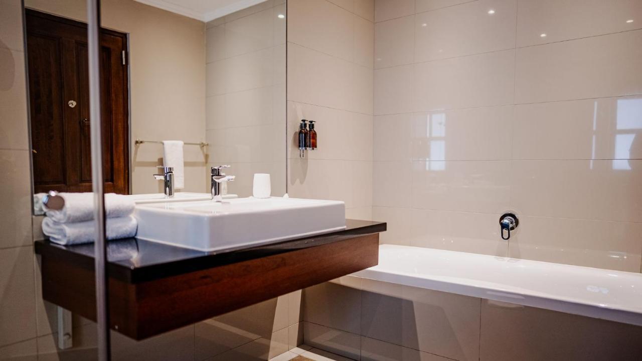 Meerendal Boutique Hotel Durbanville Bagian luar foto