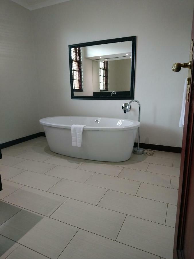 Meerendal Boutique Hotel Durbanville Bagian luar foto